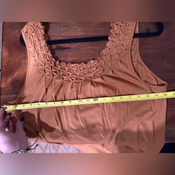 NWT L MAEVE gold tank‎ - Picture 9 of 9